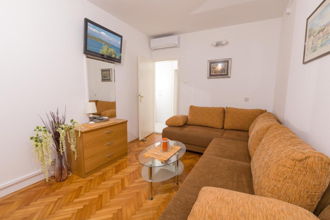 Apartments Dobronic Jelsa  Exterior foto